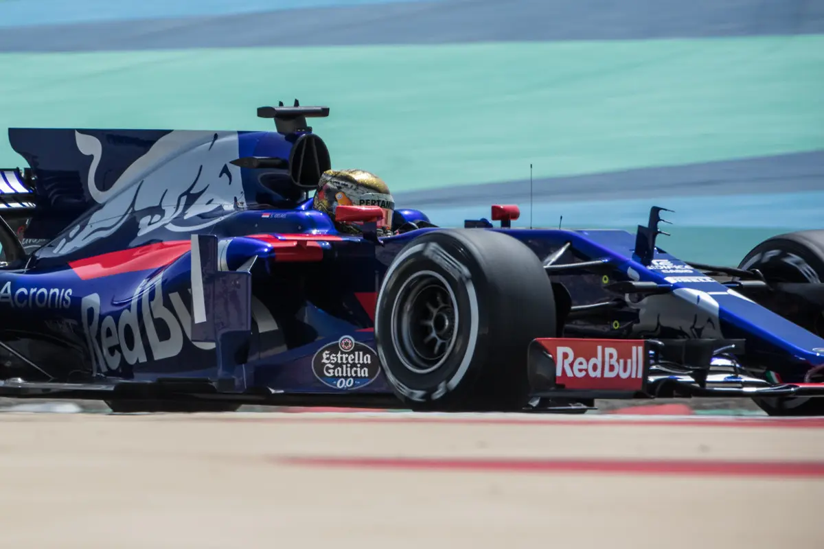 Sean Gelael, Carlos Sainz Jr, F1