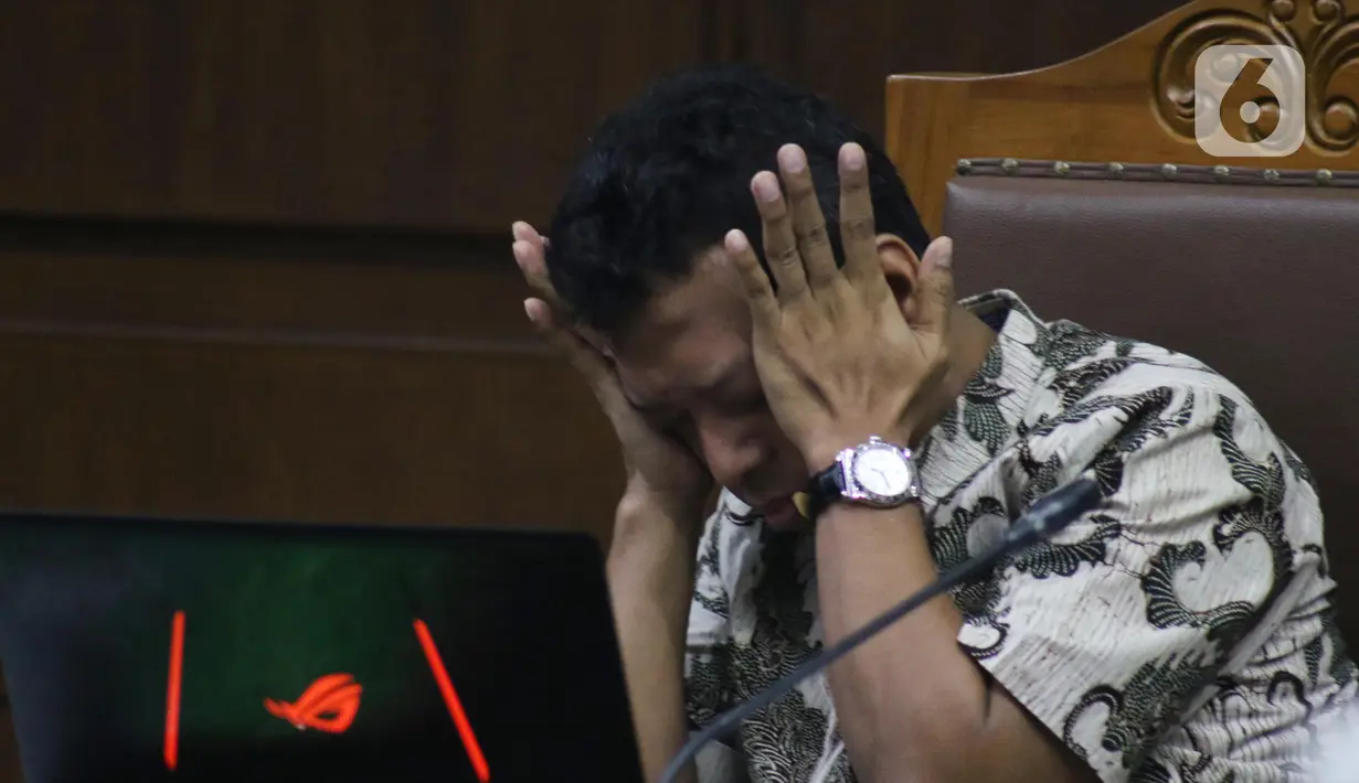 Terdakwa suap jual-beli jabatan di lingkungan Kemenag, M Romahurmuziy saat menjalani sidang lanjutan di Pengadilan Tipikor Jakarta, Rabu (11/12/2019). Sidang mendengar keterangan empat saksi, salah satunya Gubernur Jawa Timur, Khofifah Indar Parawansa. (Liputan6.com/Helmi Fithriansyah)