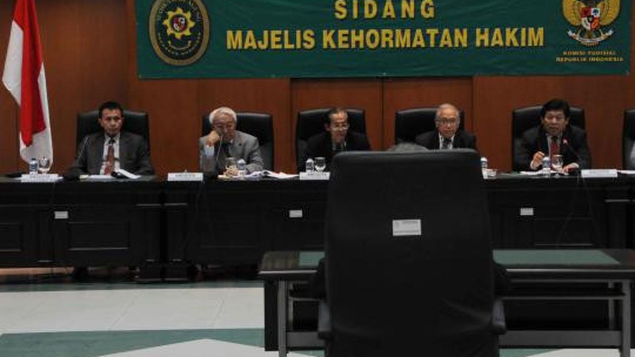 Hakim Achmad Yamanie jalani sidang