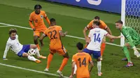 Striker Prancis Antoine Griezmann gagal selesaikan peluang emas di depan gawang Belanda pada laga kedua grup D Euro 2024 (AP)