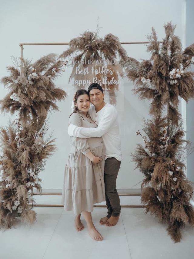 7 Potret Pesta Ulang Tahun Glenn Alinskie, Perut Chelsea Olivia Curi Perhatian