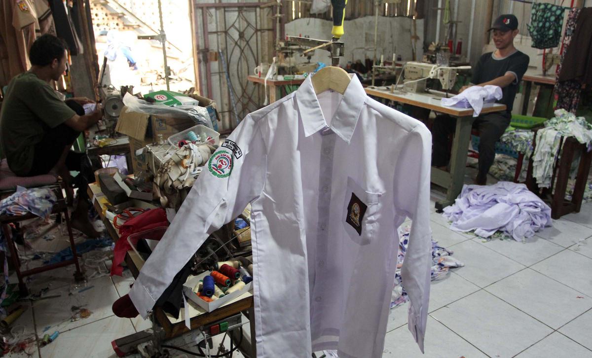Pesanan Seragam Sekolah di Depok Menurun Jelang Tahun Ajaran