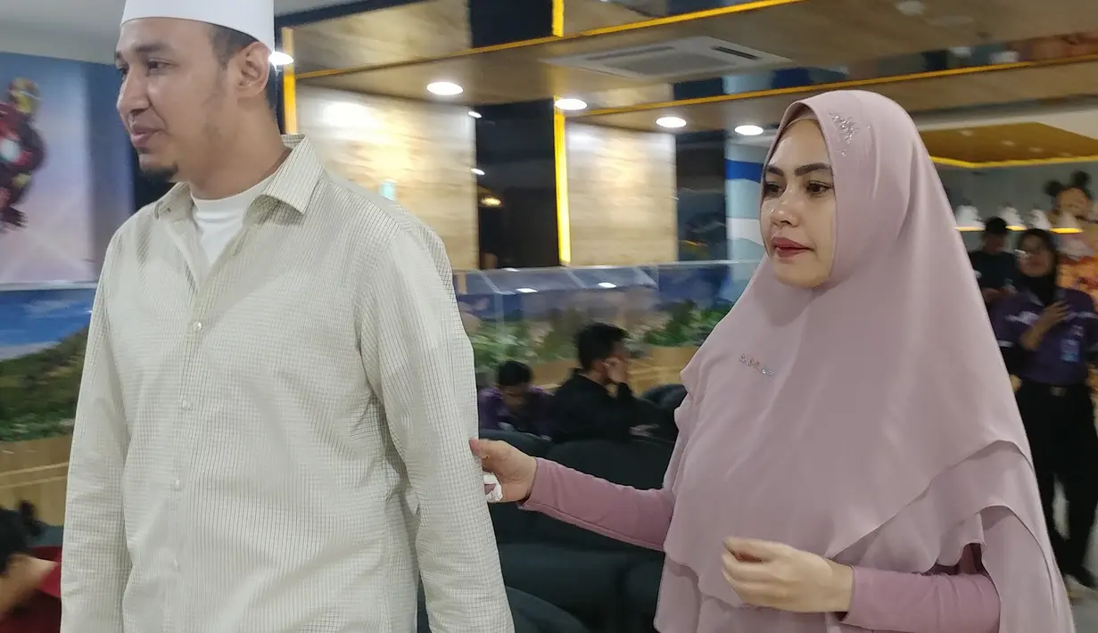 Kartika Putri dan Habib Usman Bin Yahya (Muhammad Akrom Sukarya/© KapanLagi.com)