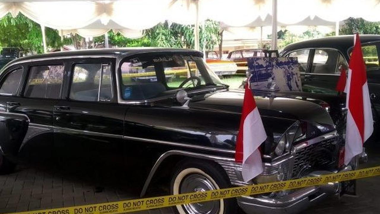 GAZ 13 Chaika 1959