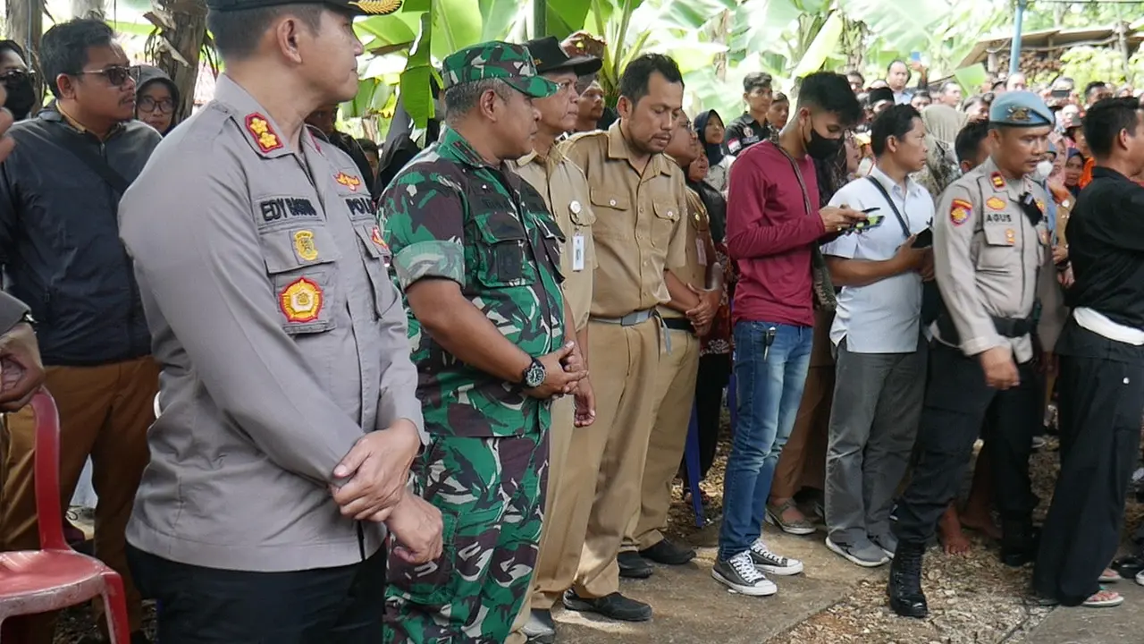 Kapolres Gunungkidul saat mengiring jenazah korban tertembak senjata api laras panjang oleh anggota polisi