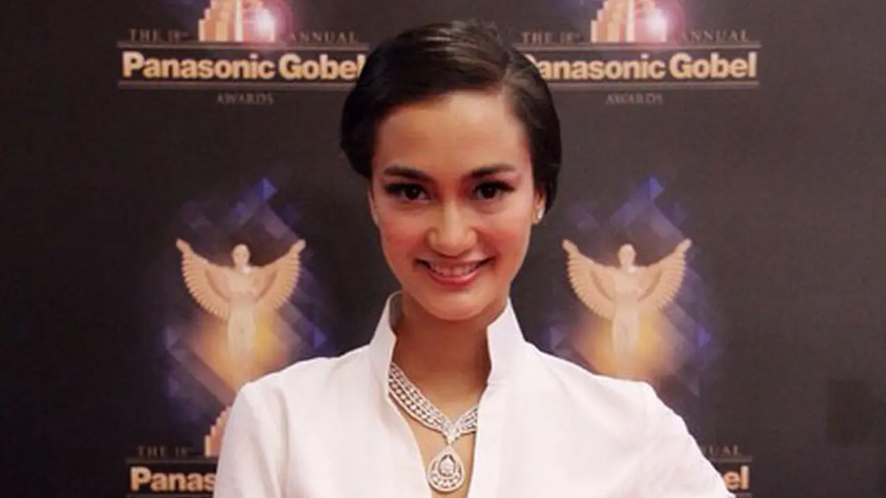 [Bintang] Atiqah Hasiholan