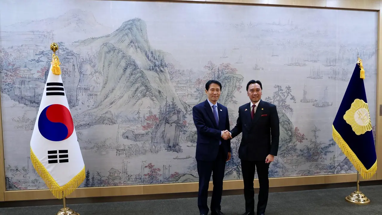 Wakil Ketua MPR RI sekaligus Ketua Fraksi Partai Demokrat DPR RI, Edhie Baskoro Yudhoyono (Ibas) saat pertemuan diplomasi kebangsaan di National Assembly of South Korea bersama Wakil Ketua Parlemen Korea Selatan, Lee Hack-young, anggota parlemen, serta Ke