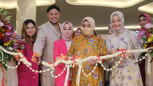 Ivan Gunawan menghadiri pembukaan gerai Donna Prive di Makassar. (Foto: Dok. Koleksi Donna Prive)