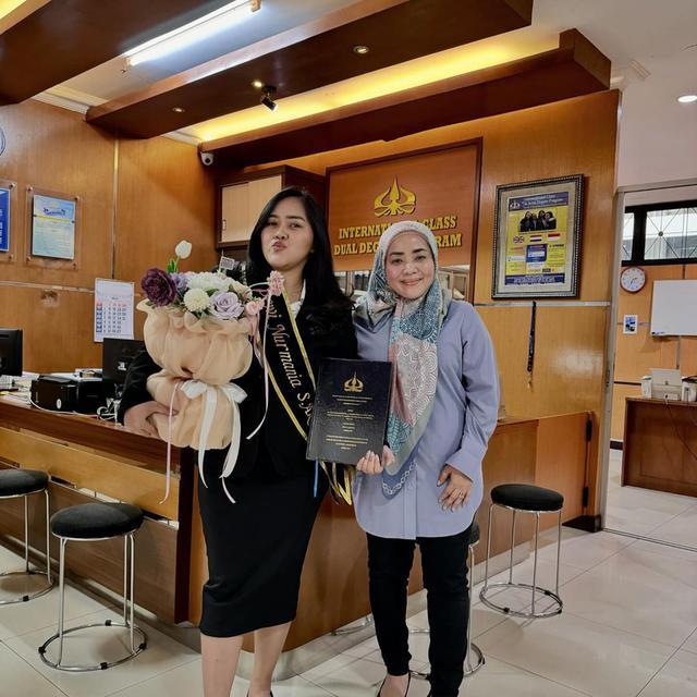 6 Potret Dewi Nurmania Anak Muzdalifah Lulus Sidang Skripsi, Bergelar Sarjana Akuntansi