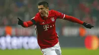 6. Robert Lewandowski (Bayern Munchen) - 34 gol dalam 45 laga. (Reuters/Michaela Rehle)