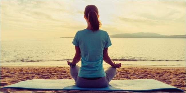 Berlatih yoga membuat kamu tenang sekaligus cara menyenangkan untuk diet / copyright pexels.com