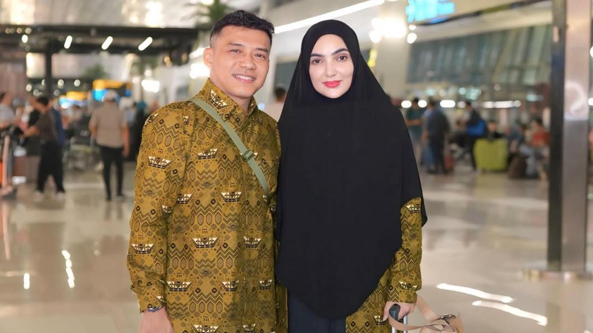 Penampilan Ashanty Berangkat Haji Setelah 8 Tahun Penantian