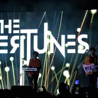 Jadi lineup ON OFF FESTIVAL, The Overtunes suguhkan lagu-lagu romantisnya. (Adrian Putra/Fimela.com)