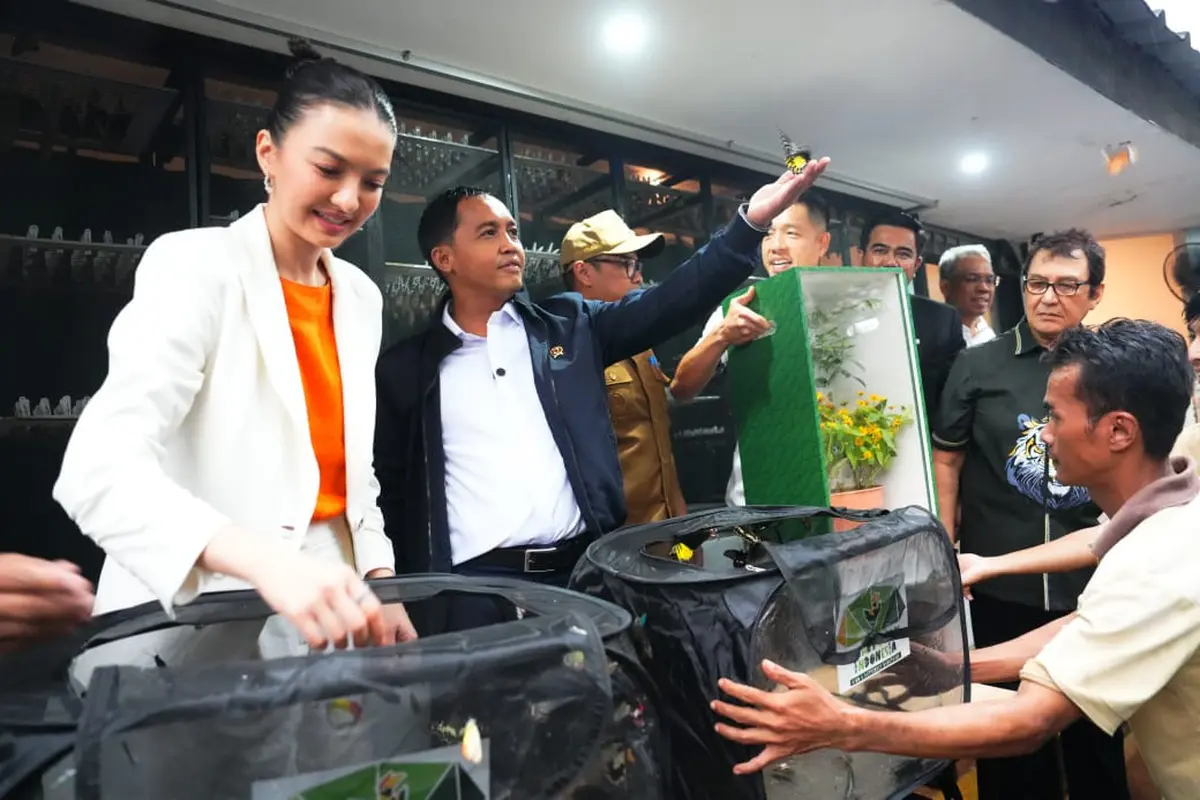 Menteri Kehutanan (Menhut) Raja Juli Antoni melakukan peresmian Aviary Park Indonesia Bird dan Butterfly Sanctuary, Tangerang Selatan (Istimewa)
