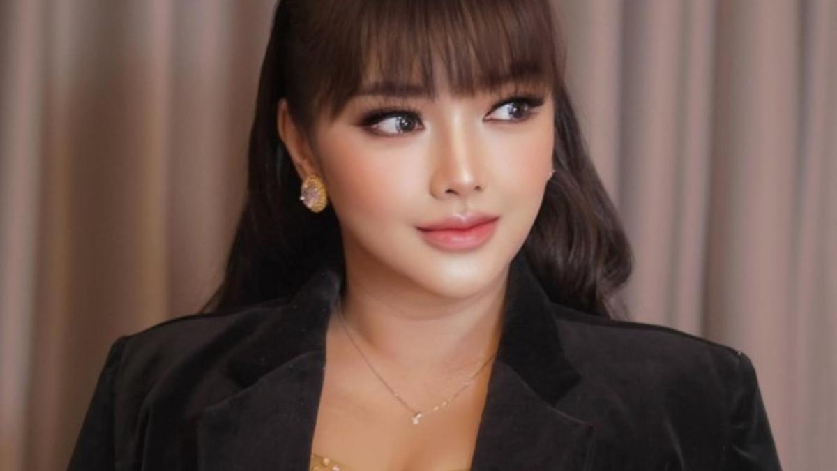6 Model Kebaya Suci Winata Istri ke-4 Ari Sigit, Penampilan di Unduh Mantu Al Ghazali Curi Perhatian