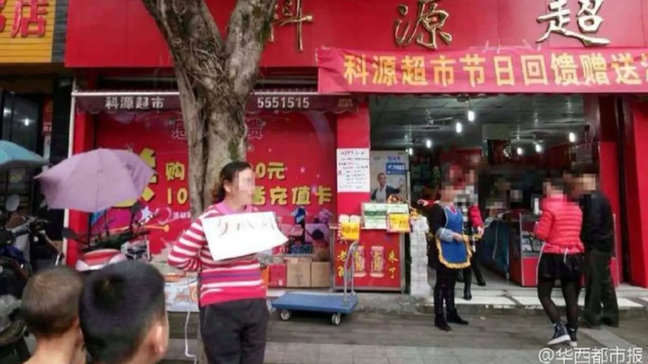 Pencuri diikat di pohon di Sichuan