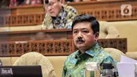 Menteri Agraria dan Tata Ruang/Badan Pertanahan Nasional (ATR/BPN) Hadi Tjahjanto saat rapat kerja dengan komisi II DPR di Senayan, Jakarta, Kamis (1/9/2022). Rapat tersebut membahas kasus-kasus pertanahan. (Lipuran6.com/Angga Yuniar)