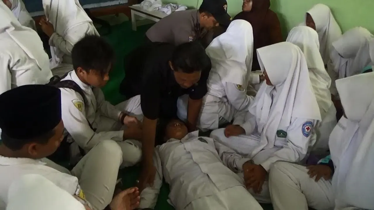 Siswi kesurupan