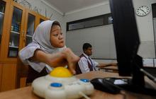 FOTO: Semangat Siswa YCAB Antusias Belajar Beragam Aplikasi Digital
