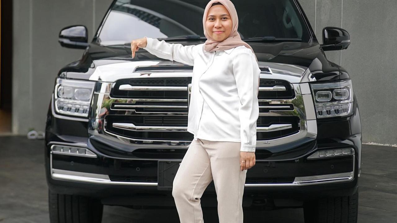 Verrell Baramsta Hadiahi Ibu Sambung Mobil Mewah