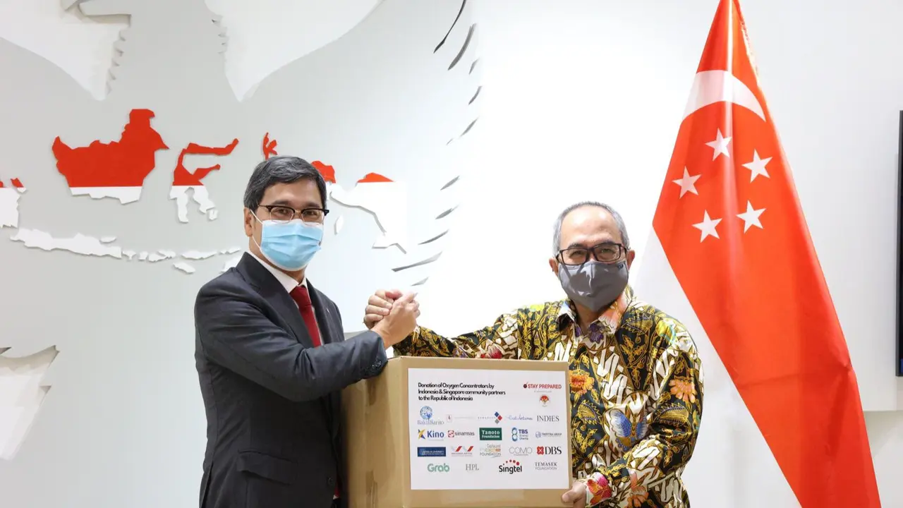 Dukungan lebih dari 12.000 Oxygen Concentrators: bukti kuat solidaritas dan hubungan dekat Indonesia dan Singapura. (Photo credit: KBRI Singapura)