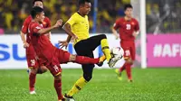 Duel Malaysia vs Vietnam di leg pertama final Piala AFF 2018 di Stadion Nasional Bukit Jalil, Kuala Lumpur, Selasa (11/12/2018). (AFP/Mohd. Rasfan)