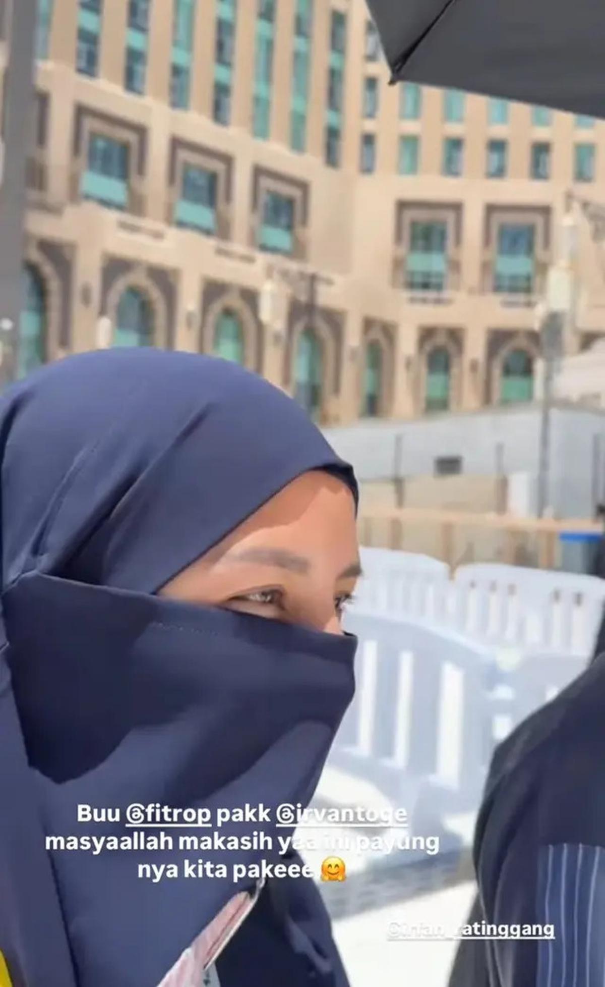 10 Potret Persiapan 'Armuzna' Tya Ariestya di Ibadah Haji 2025, Menanti Dua Tahun
