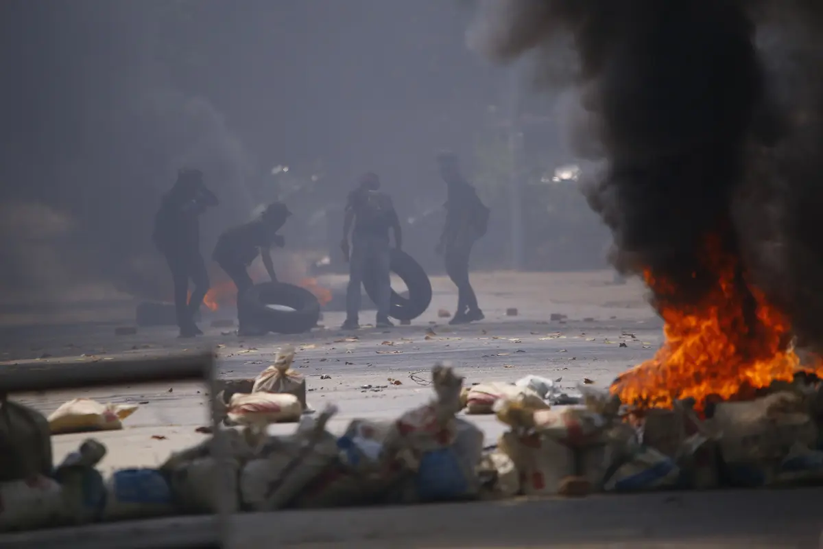 Makin Mencekam, Demonstran Myanmar Lawan Polisi Pakai Busur Panah