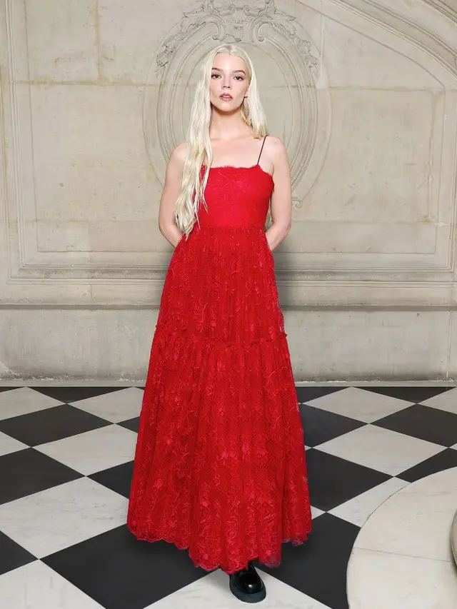 8 Gaya Seleb Hadiri Dior Haute Couture SS24, Rihanna Elegan Serba Hitam-Han So Hee Pakai Gaun Tembus Pandang
