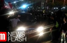 VIDEO: Geruduk DPR, Mahasiswa 'Sandera' Mobil Pelat Merah