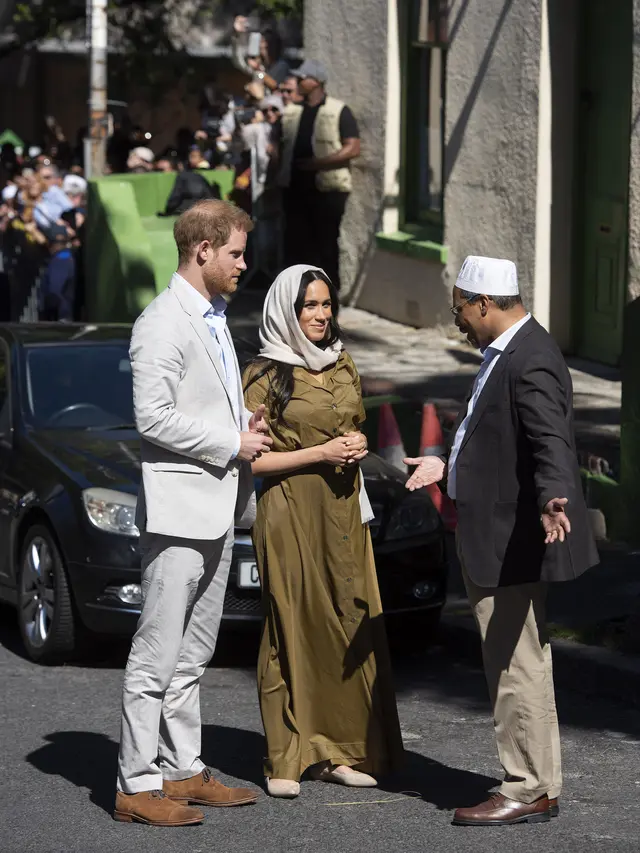 Kunjungi Masjid Tertua di Afrika Selatan, Meghan Markle Tampil Berkerudung