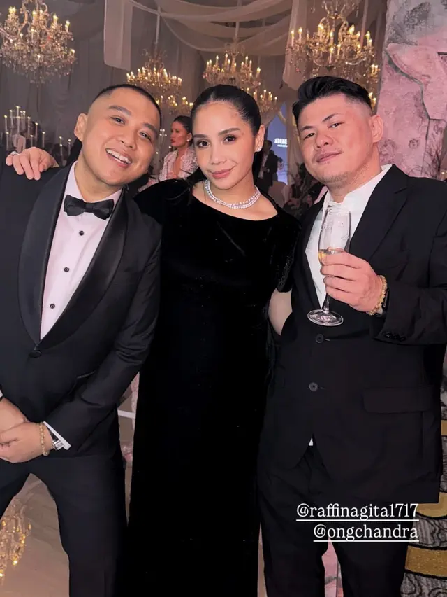 Gaya Pejabat dan Istri Pejabat Hadir Resepsi Luna Maya di Jakarta.