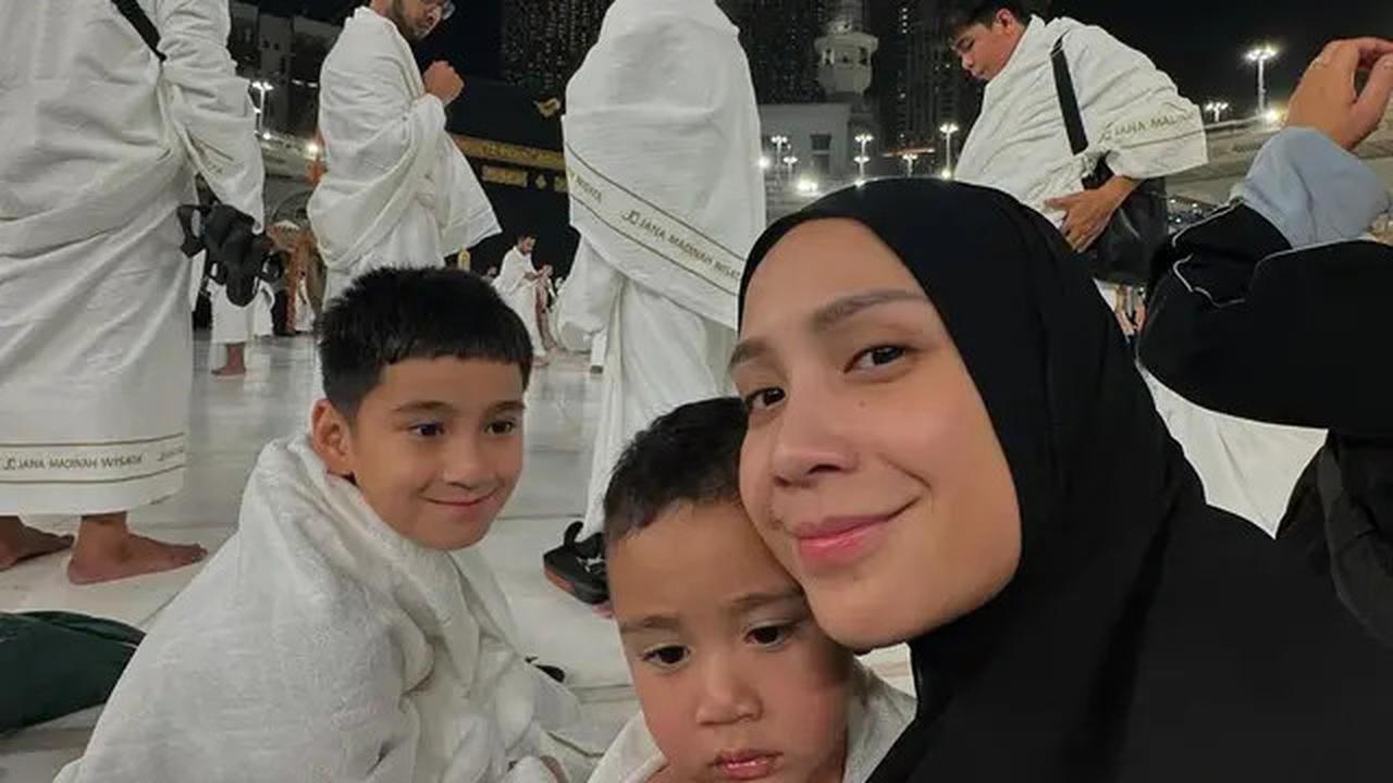 6 Potret Nagita Slavina Tampil Anggun saat Umroh, Pakai Abaya Mahal dan Tas Hermes Rp300 juta
