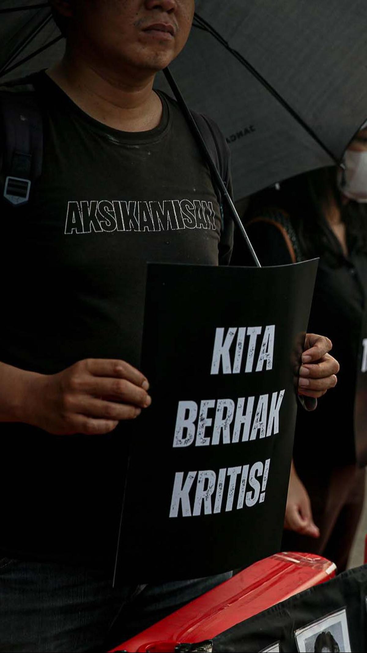 Mereka juga menyoroti persidangan Haris Azhar dan Fatia Maulidiyanti yang dikriminalisasi semata-mata karena menyampaikan kritikan terhadap pejabat publik.<br>