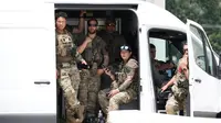 Polisi terlihat di Gedung Bandara saat Tim Jerman tiba di Bandara Smith Reynolds pada 8 Juni 2026 di Winston-Salem, North Carolina. Tim Jerman akan menjadikan Winston-Salem sebagai markas mereka selama Piala Dunia 2026. Alexander Hassenstein/Getty Images via AFP)