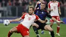 Hasil ini membuat Bayern yang sudah memastikan lolos ke-16 besar kini mengumpulkan 13 poin. Mereka berada di puncak klasemen. (MICHAELA REHLE / AFP)