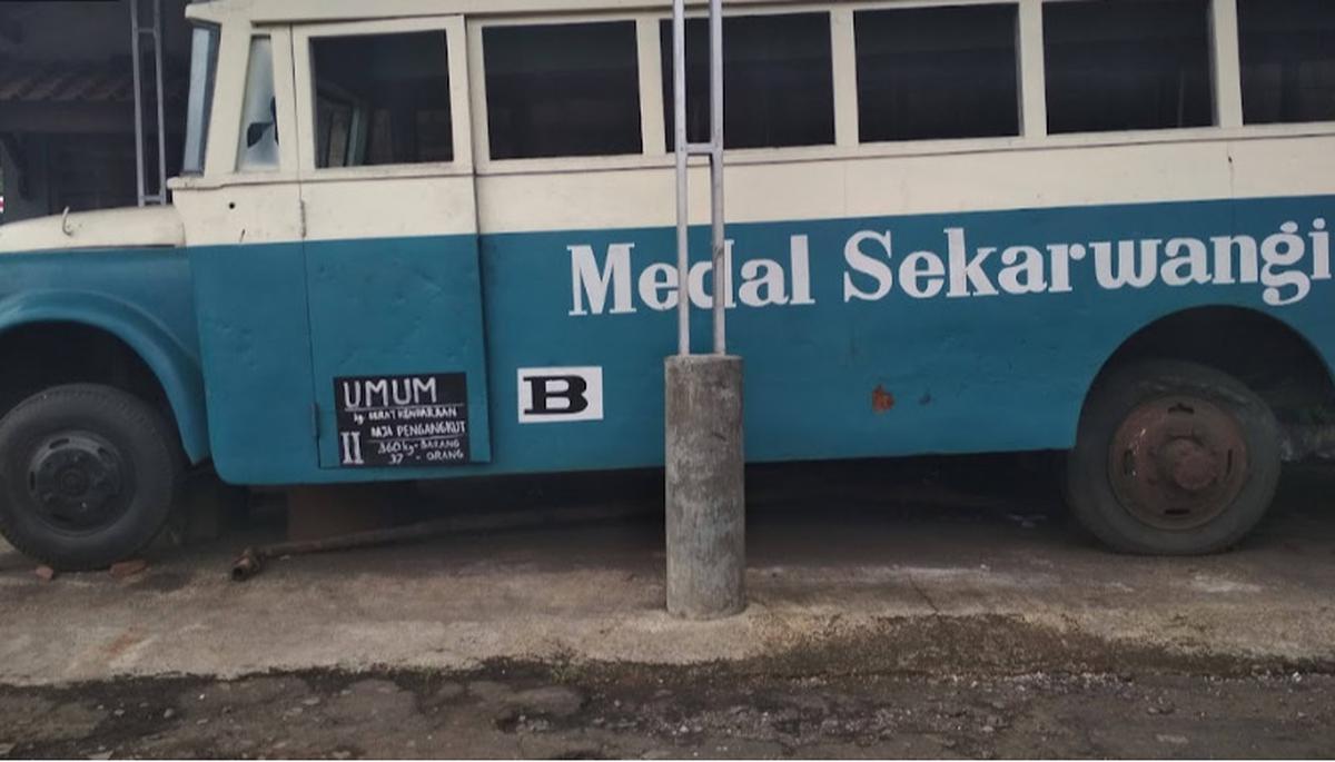 Bus Medal Sekarwangi