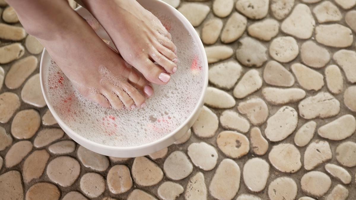Foot Soak: Campuran yang Efektif untuk Relaksasi dan Mengurangi Pembengkakan