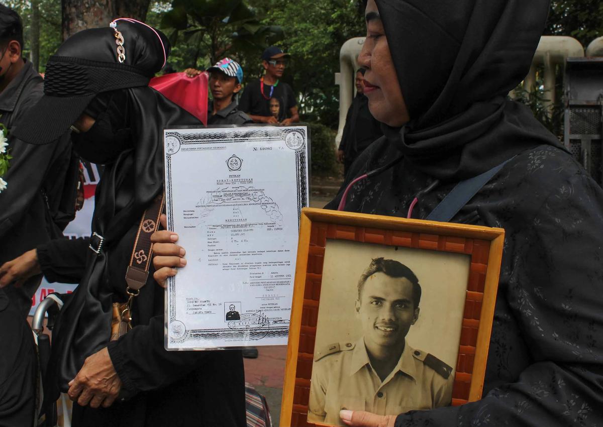 FOTO:  Aksi Putra-Putri Pejuang 45 di Monas Soroti Pengosongan Rumah di Kompleks Berlan