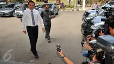 Gubernur DKI Jakarta, Basuki Tjahaja Purnama tiba di Bareskrim Mabes Polri, Jakarta, Rabu (29/7). Ahok diperiksa sebagai saksi terkait dugaan korupsi pengadaan UPS untuk tersangka Alex Usman dan Zaenal Soleman. (Liputan6.com/Yoppy Renato)