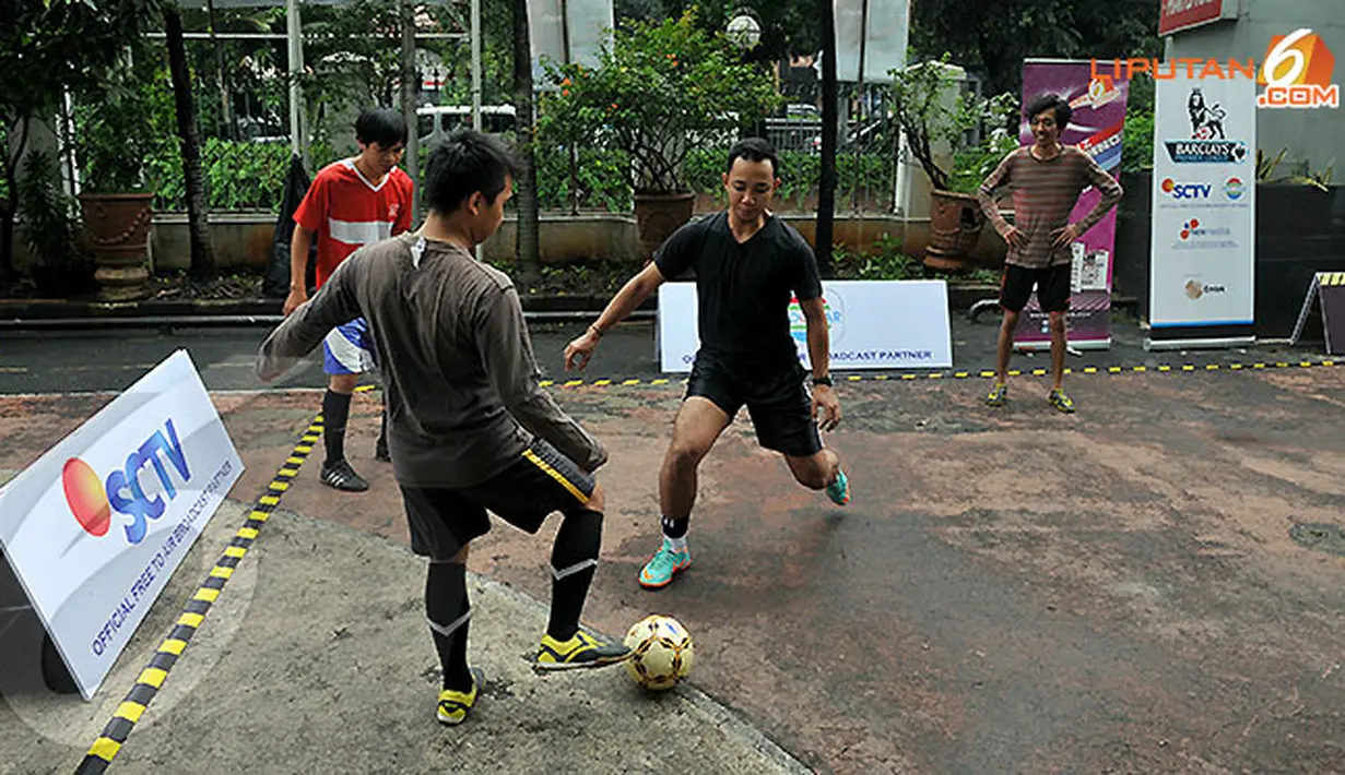 Aksi peserta 3 on 3 Futsal Challenge Road to BPL saat melakukan pemanasan. (Liputan6.com/Abdul Aziz Prastowo)