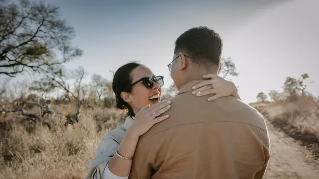 Lamaran Romantis di Savana