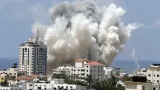 Sedikitnya 20 serangan udara militer Israel kembali menghujani kota Gaza pada Sabtu, (9/8/2014). (REUTERS/Suhaib Salem)