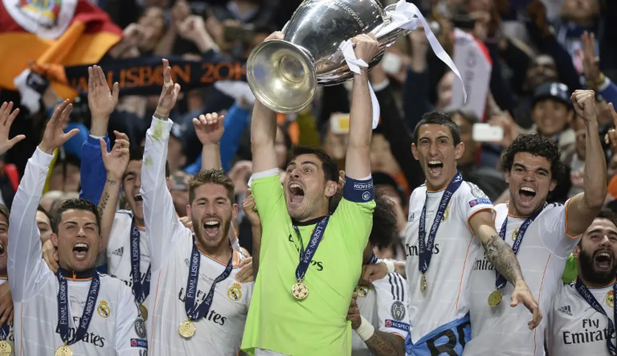 Para punggawa Real Madrid mengangkat trofi liga champions tahun 2014 di Estadio Da Luz. (AFP)