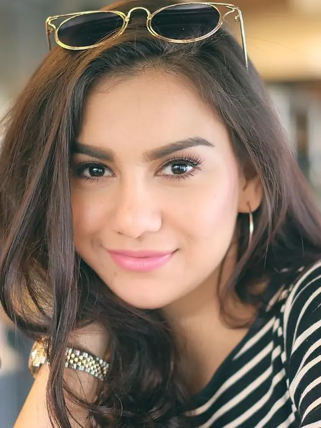 [Bintang] Seperti Boneka, Begini Dandanan Irish Bella yang Bikin Giorgino Abraham Mabuk Kepayang