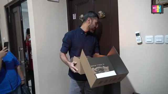 Momen Didi Riyadi Berikan Kejutan Untuk Ayu Ting Ting