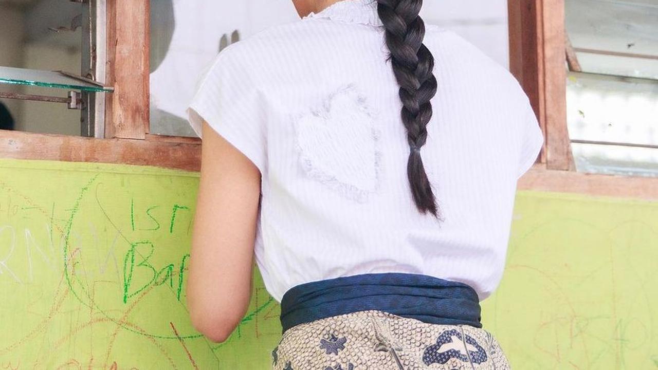 Momen Manis Maudy Ayunda Budayakan Literasi dan Main Bareng Anak-anak Sekolah