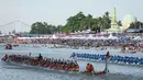 Sebelum masa penjajahan Belanda, pacu jalur kerap digelar setiap merayakan hari besar umat Islam seperti Maulid Nabi Muhammad, Idul Fitri dan Tahun Baru Islam. (Wahyudi/AFP)