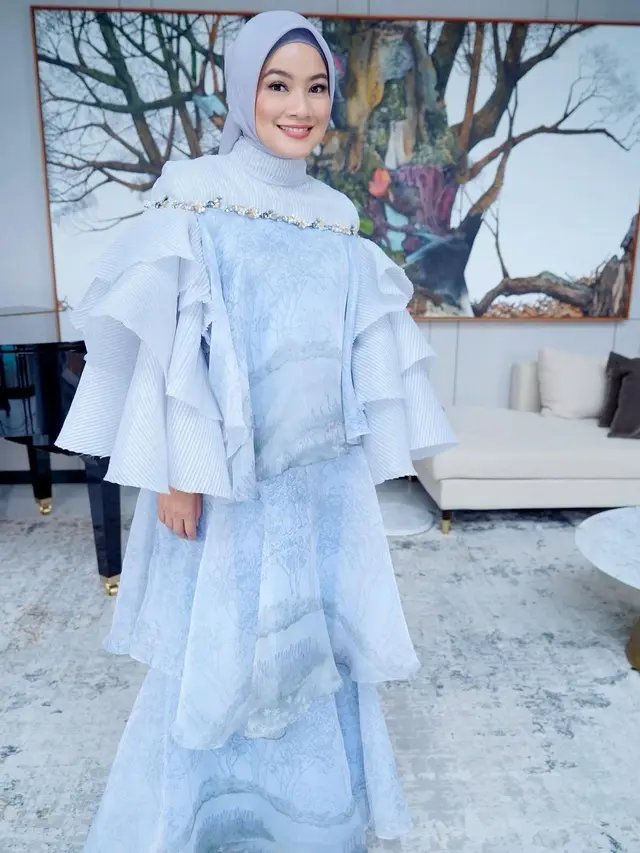 Titi Kamal berhijab aura cantiknya terpancar