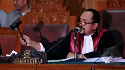 Hakim Sarpin Rizaldi memimpin sidang praperadilan Budi Gunawan kepada KPK di Pengadilan Negeri Jakarta Selatan, Senin (16/2/2015). (Liputan6.com/Johan Tallo)